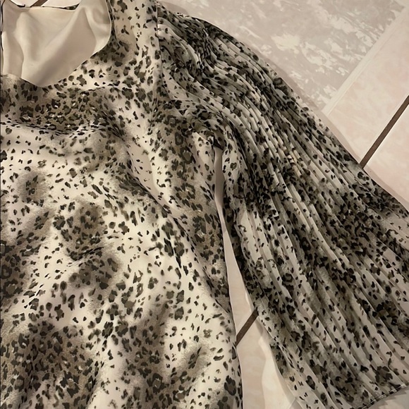 Leopard Print Women's Top - Picture 2 of 4